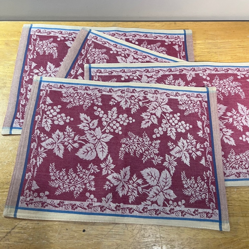 Martha Stewart Everyday Placemats Set of 4 Burgundy Grape Damask Cotton Exc